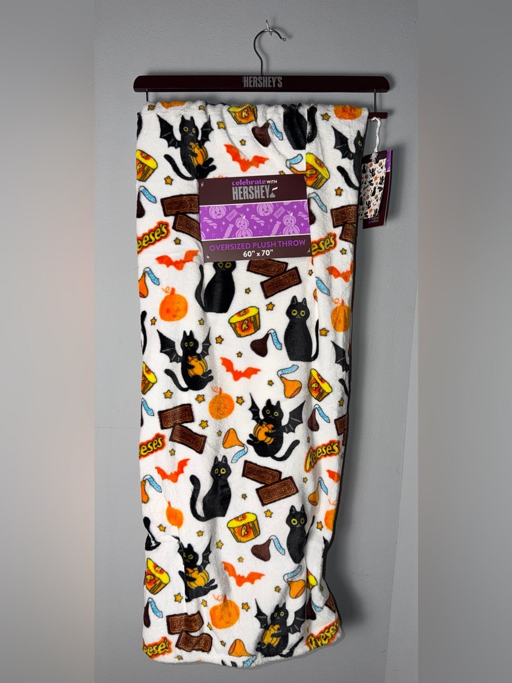 Hershey’s Halloween Plush Throw Blanket - White with Black & Orange